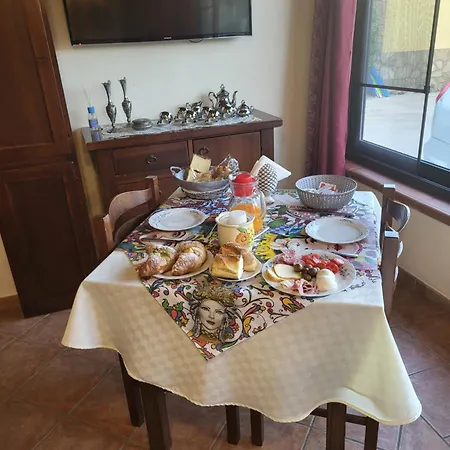 Enza Πανσιόν Cinisi